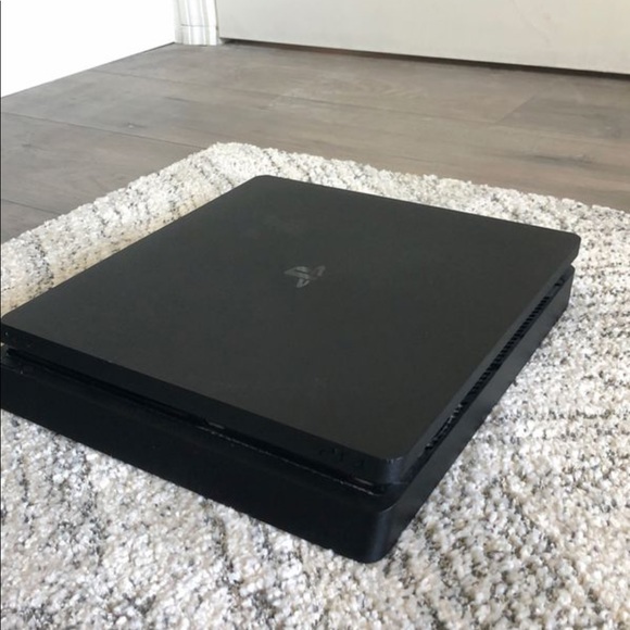 Ps4 Pro. - Picture 3 of 5